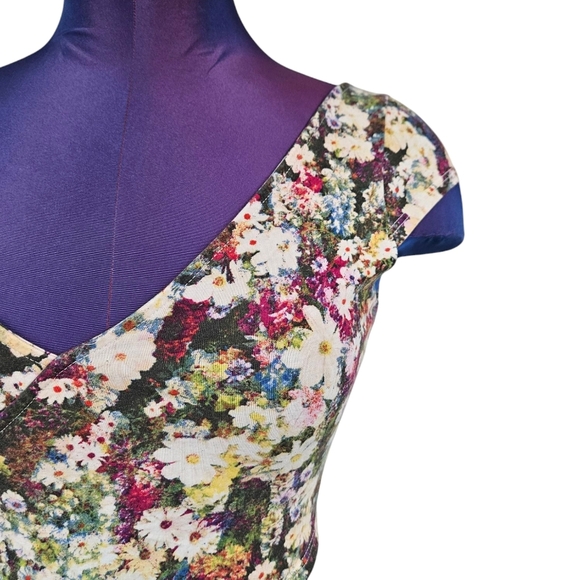 Guess Y2K Floral Faux Wrap Crop Top Short Sleeve‎ Size Small Women's R47 - Picture 2 of 7